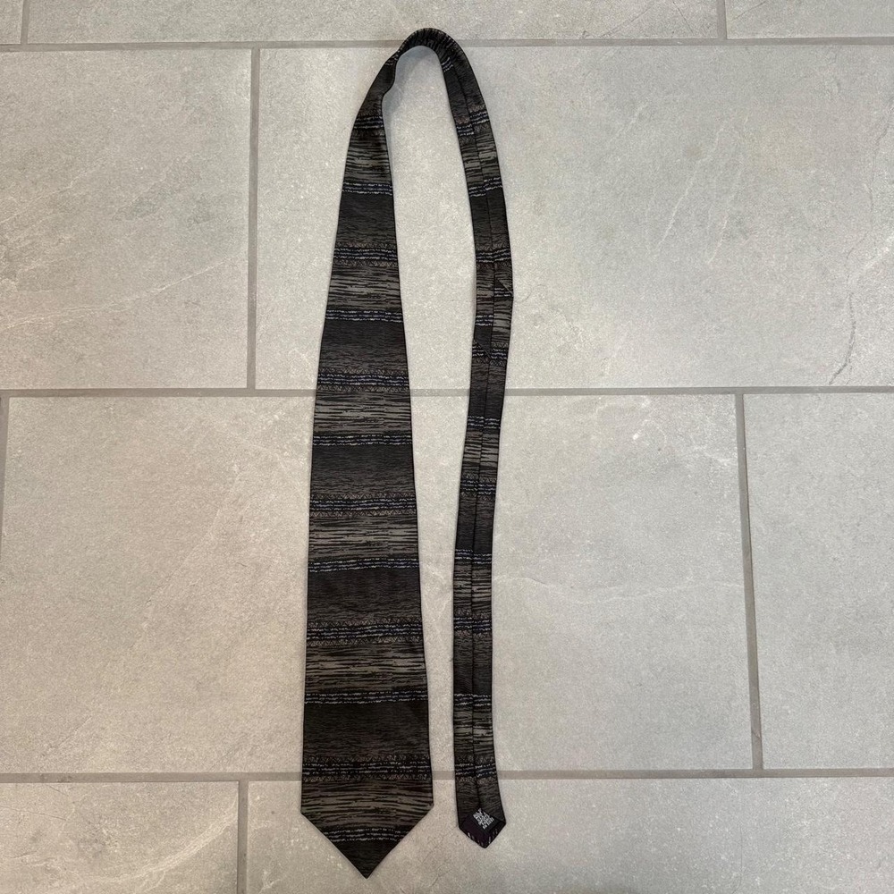 J. Ferrar black 100% silk tie with gray and white abstract brushstroke pattern
